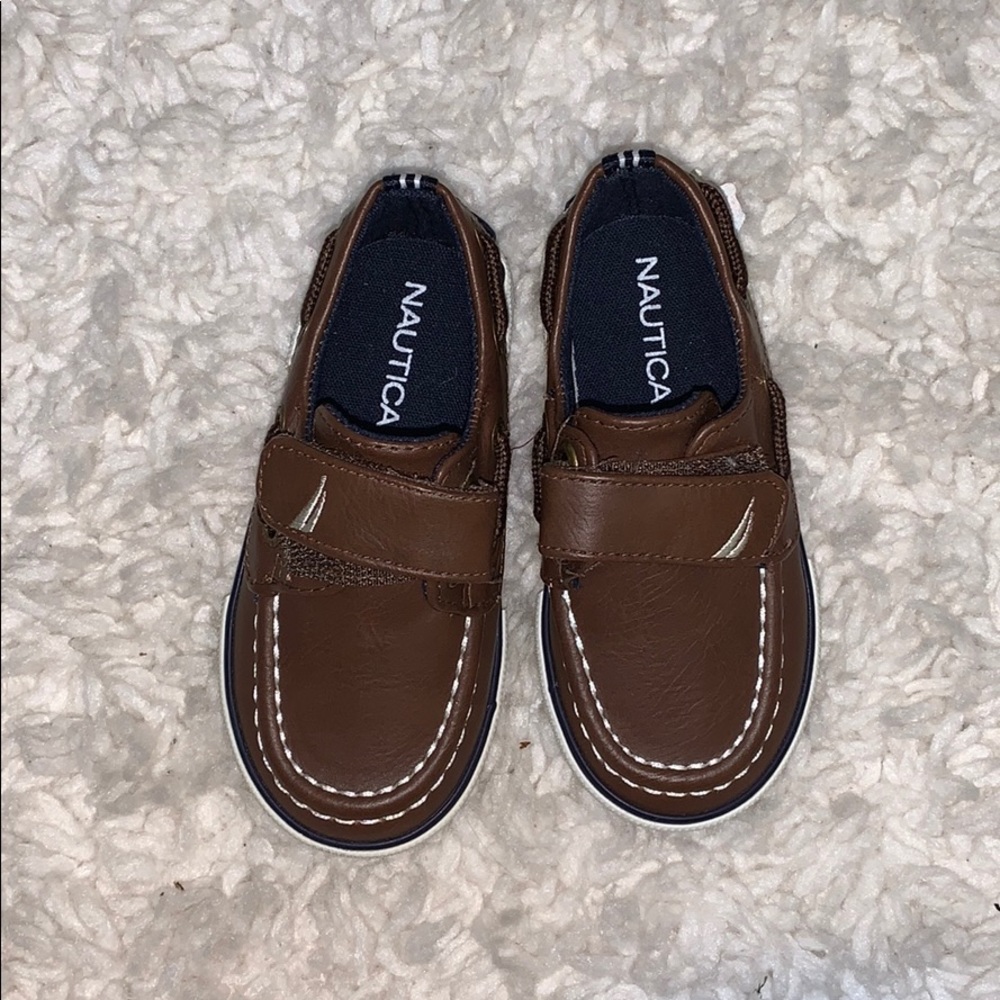 Boat shoes with Velcro closure
